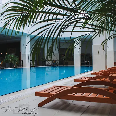 Sky City: High-rise With Pool & Access *