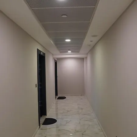 Sky 19th Floor Twin & 12th Floor & 25th & 33 Floor & With Pool & & Gym & Parking Included In Price Lägenhet Skopje
