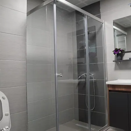 Sky 19th Floor Twin & 12th Floor & 25th & 33 Floor & With Pool & & Gym & Parking Included In Price *
