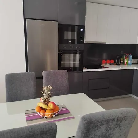 Apartment Sky City: High-rise With Pool & Access
