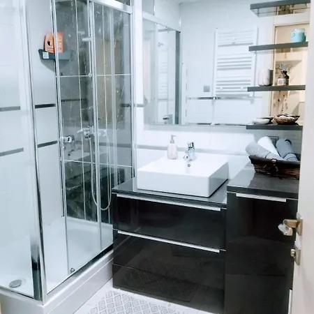 Apartment Sky City: High-rise With Pool & Access Skopje