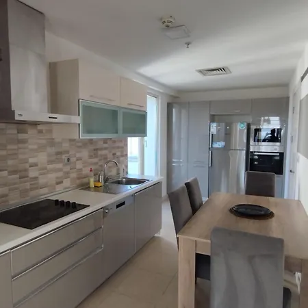 Apartment Sky City: High-rise With Pool & Access *