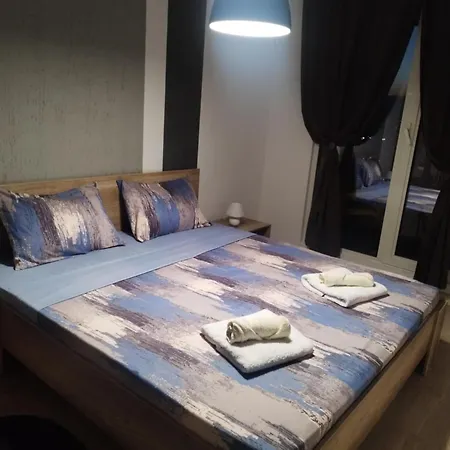 Sky City: High-rise With Pool & Access Apartment