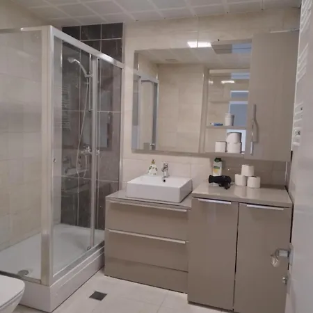 Sky 19th Floor Twin & 12th Floor & 25th & 33 Floor & With Pool & & Gym & Parking Included In Price Lägenhet *